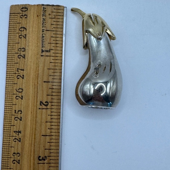 Set of 6 place card holders and 6 knife rests shaped like silver eggplants. - Picture 5 of 11